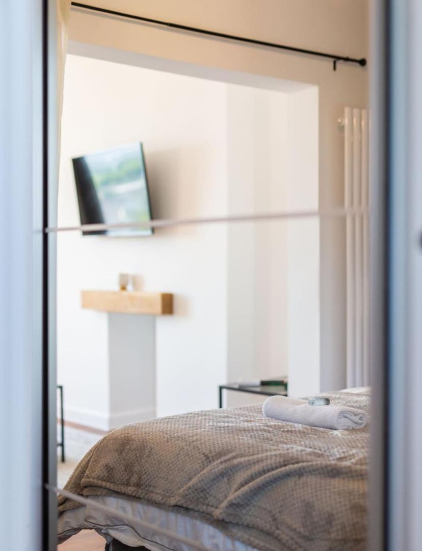 Studio Apartment With 65" Smart Tv Newport  Eksteriør bilde