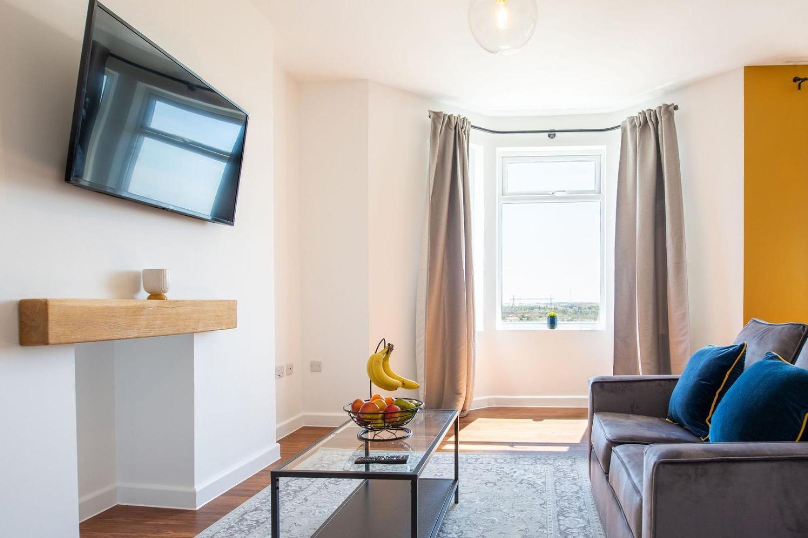 Studio Apartment With 65" Smart Tv Newport  Eksteriør bilde