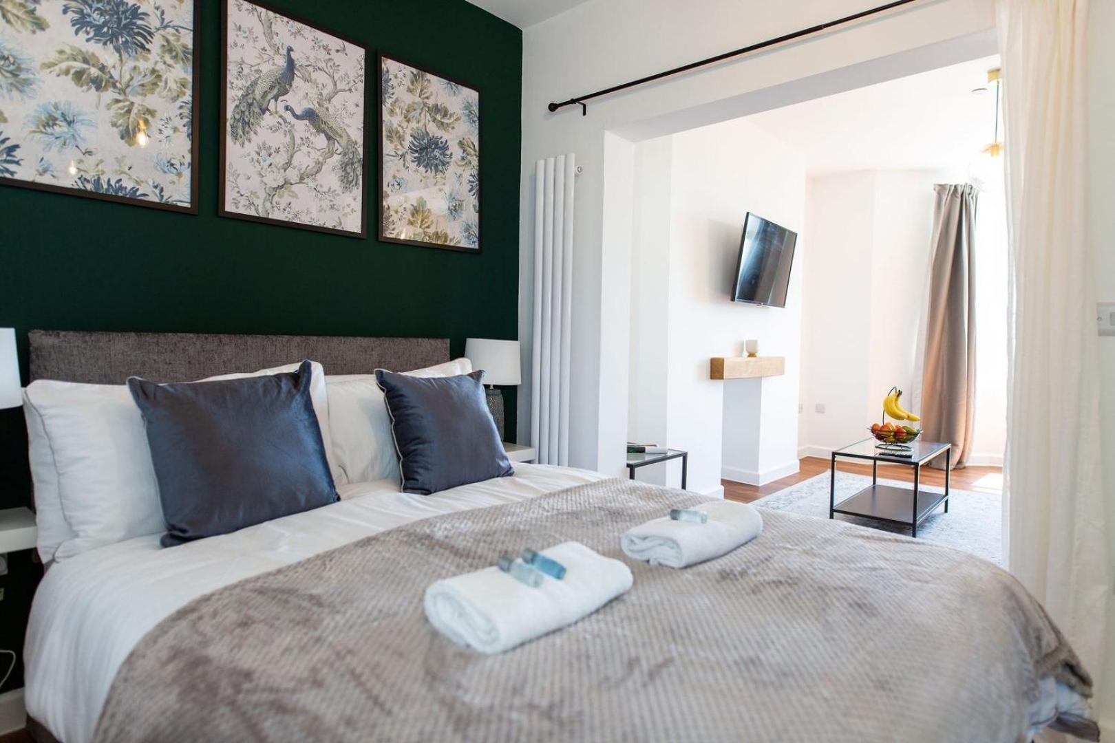 Studio Apartment With 65" Smart Tv Newport  Eksteriør bilde