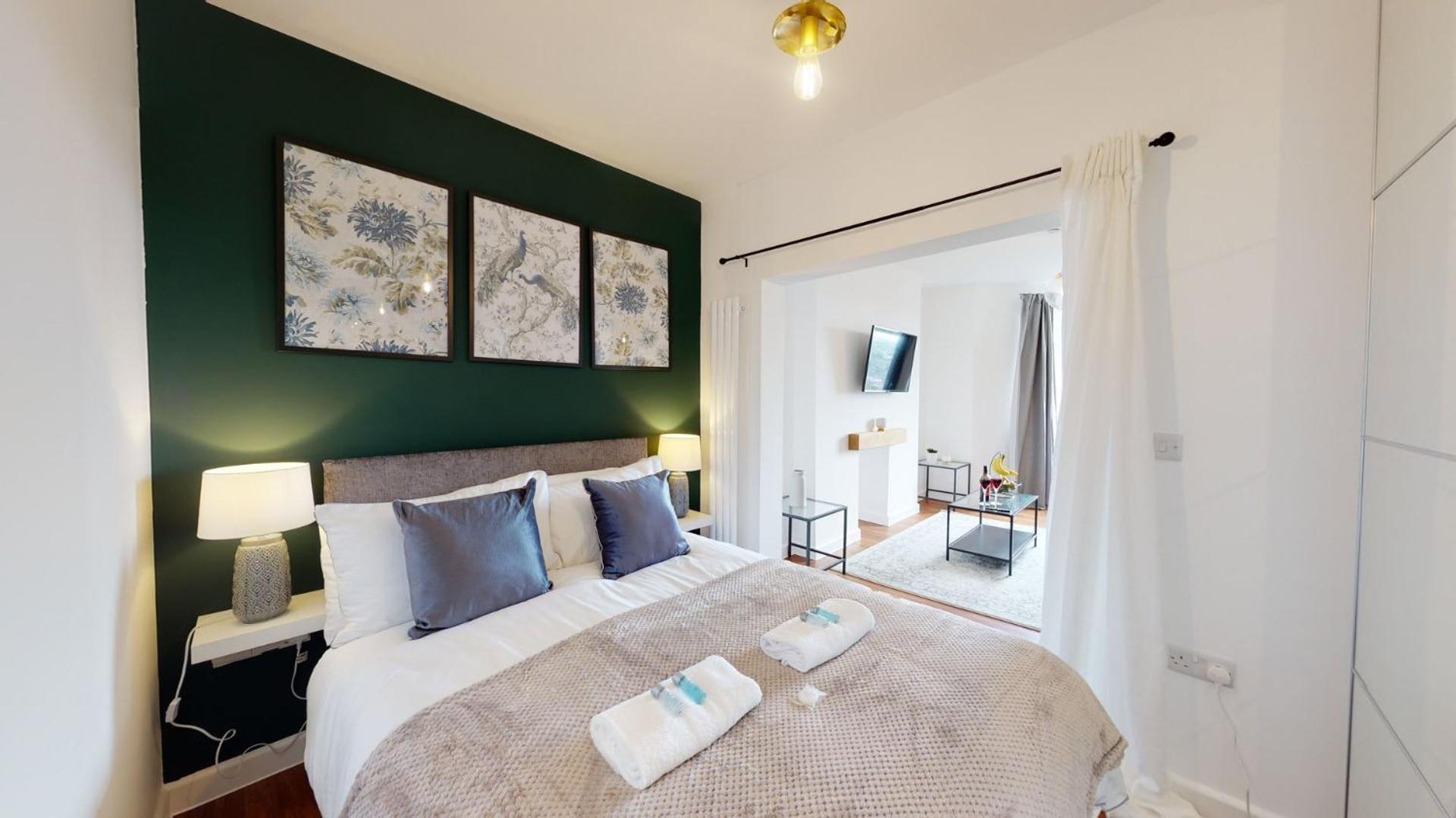 Studio Apartment With 65" Smart Tv Newport  Eksteriør bilde