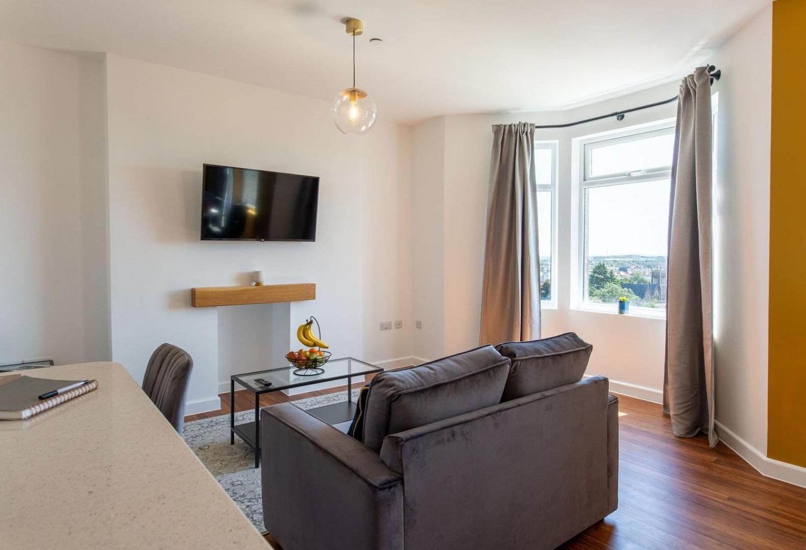 Studio Apartment With 65" Smart Tv Newport  Eksteriør bilde