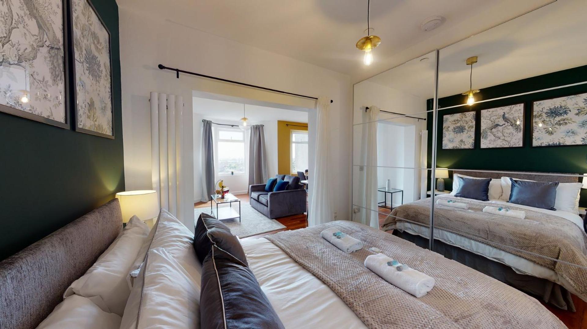 Studio Apartment With 65" Smart Tv Newport  Eksteriør bilde