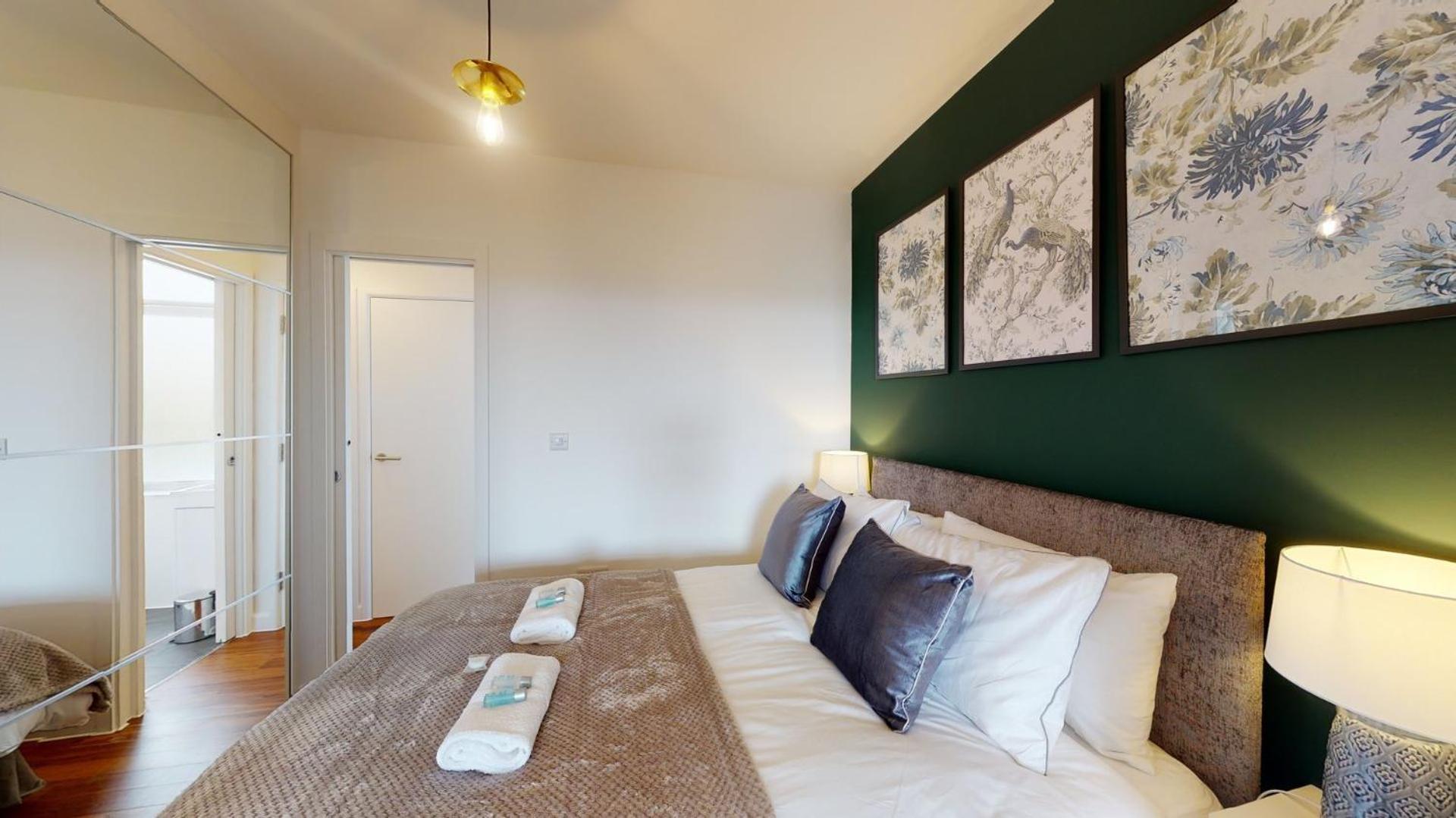 Studio Apartment With 65" Smart Tv Newport  Eksteriør bilde