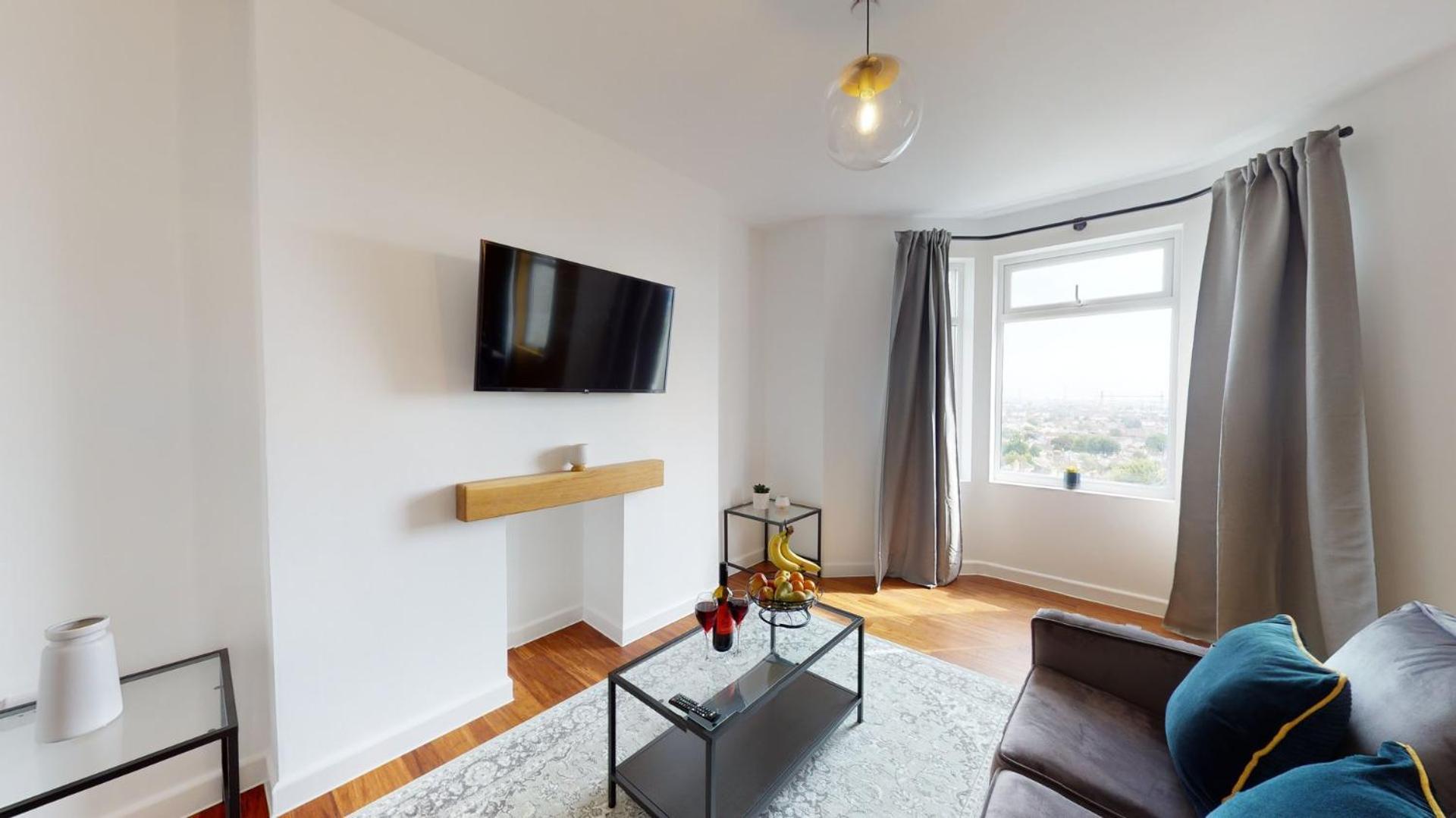 Studio Apartment With 65" Smart Tv Newport  Eksteriør bilde