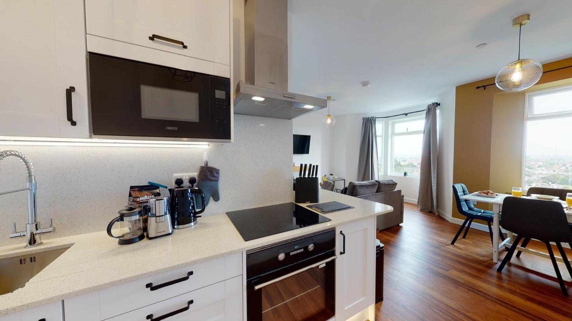 Studio Apartment With 65" Smart Tv Newport  Eksteriør bilde