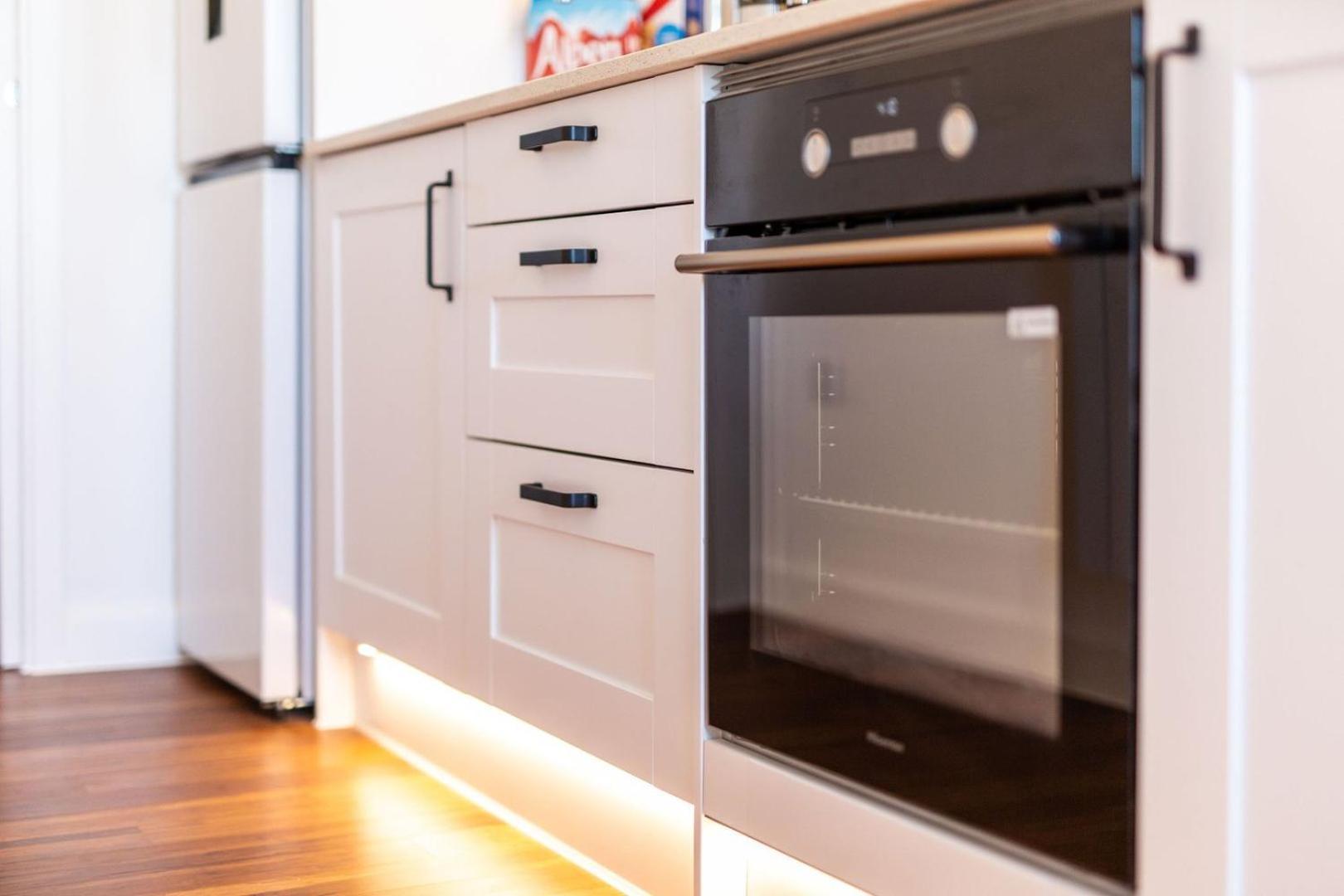Studio Apartment With 65" Smart Tv Newport  Eksteriør bilde