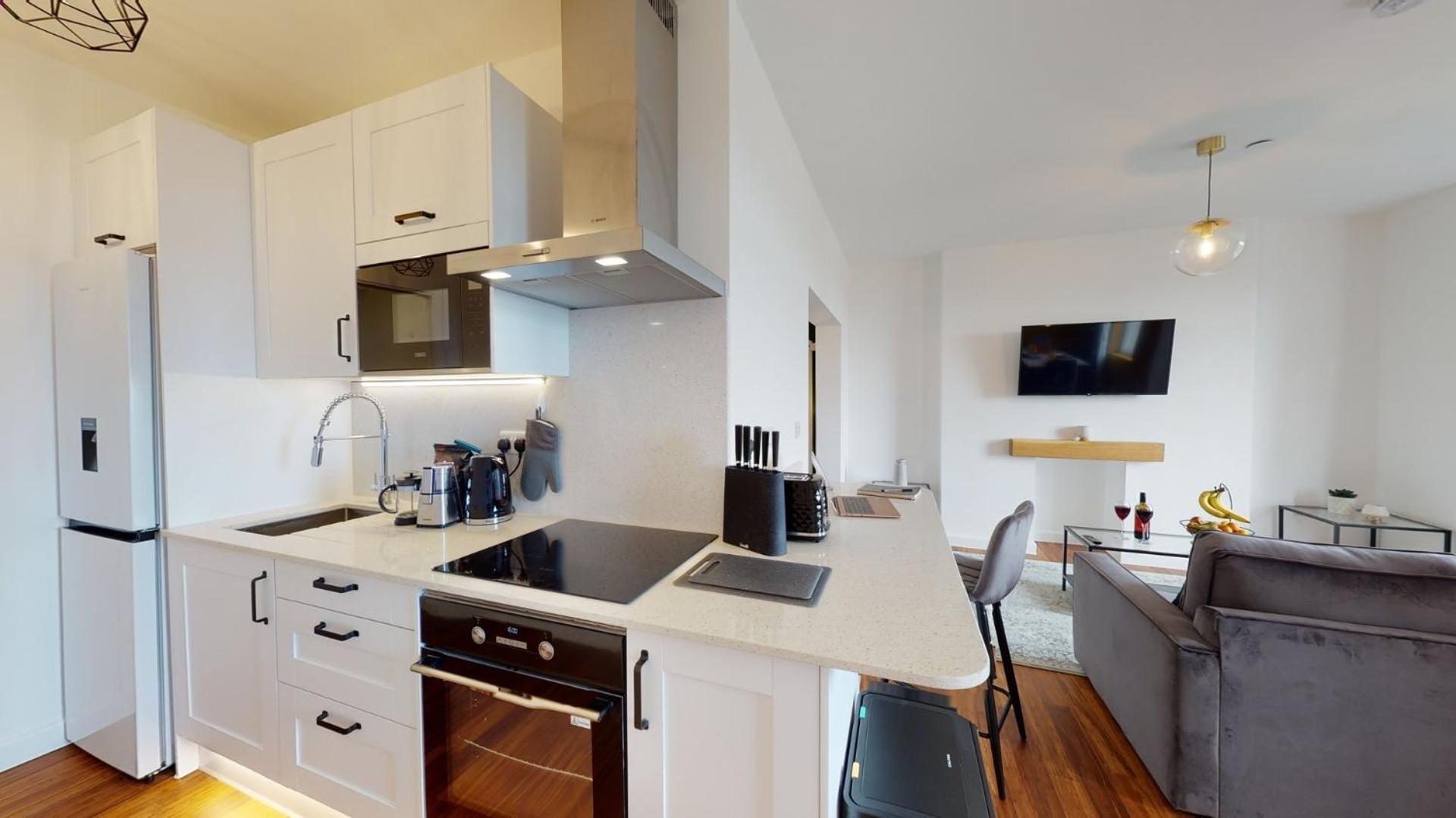 Studio Apartment With 65" Smart Tv Newport  Eksteriør bilde