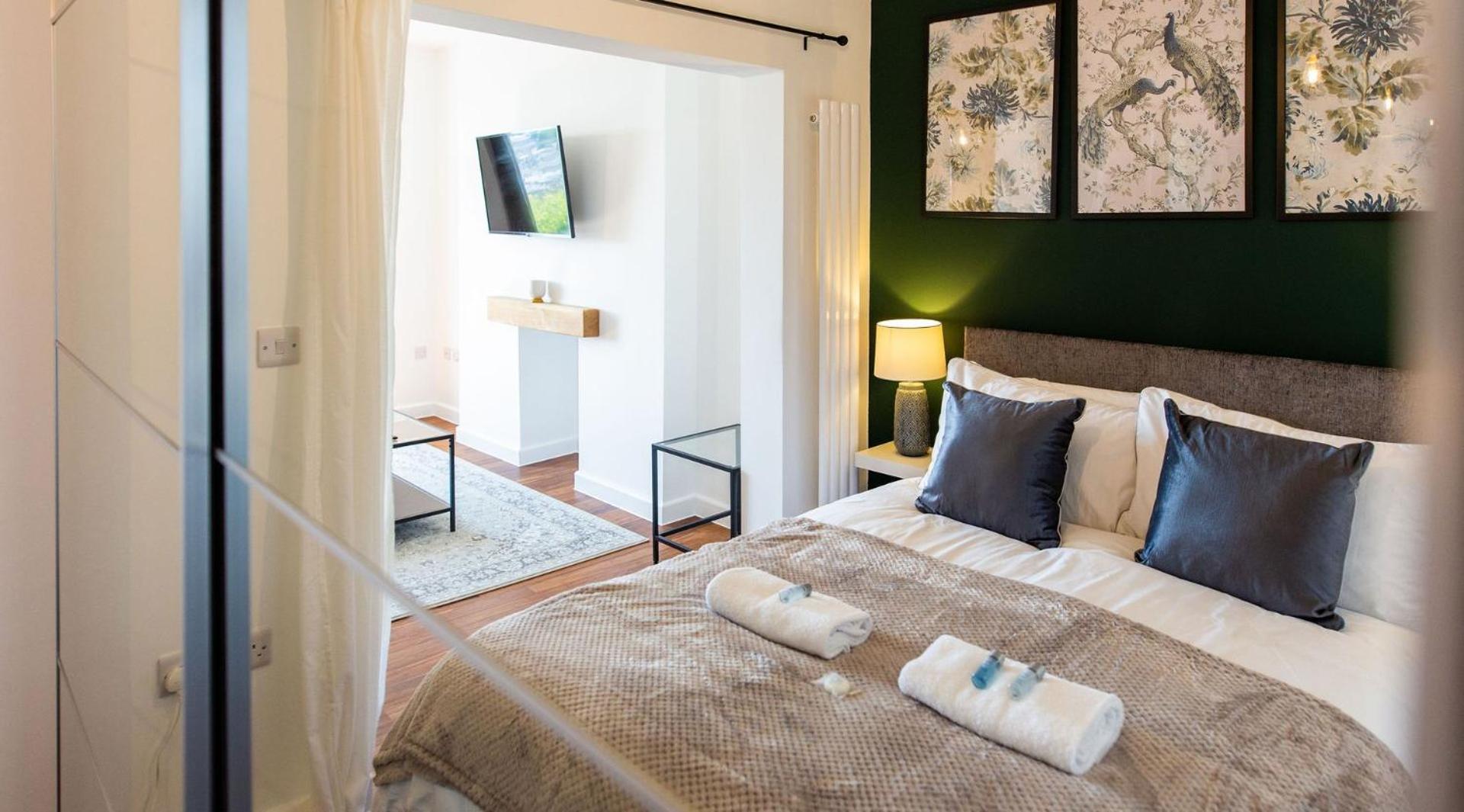 Studio Apartment With 65" Smart Tv Newport  Eksteriør bilde